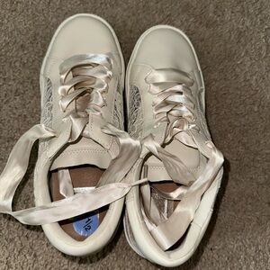 Dolce Vita Cream Lace Detail Sneakers